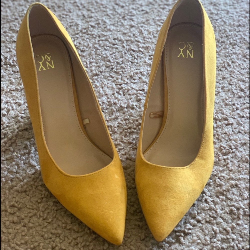 Women’s mustard color suede pumps
